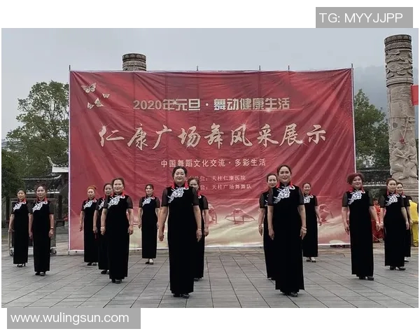 足球明星妻子海娜的迷人风采与生活瞬间全景展示